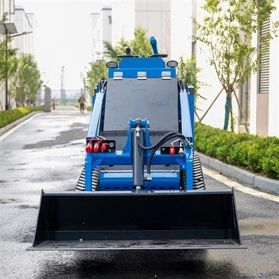 Máy xúc lật mini có phần đính kèm máy trộn
